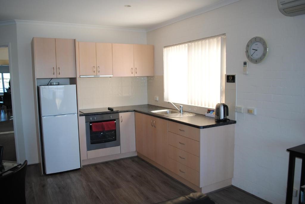 Crown Apartments Booking Form