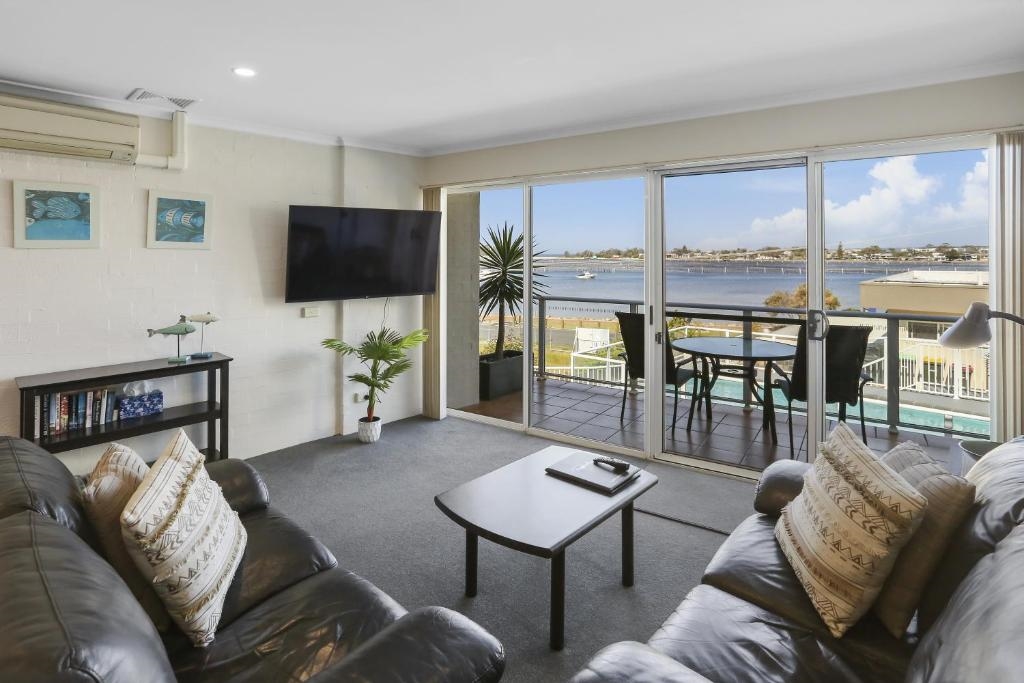 Crown Apartments Booking Form