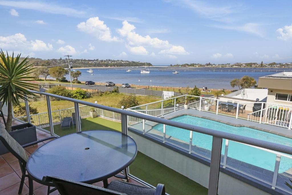 Crown Apartments Booking Form